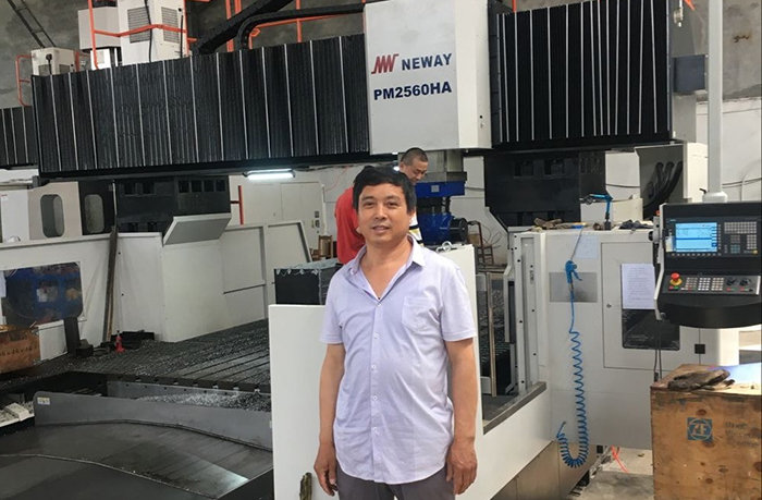 鼎輝生產(chǎn)化肥設(shè)備及有機肥設(shè)備的大型龍門銑床